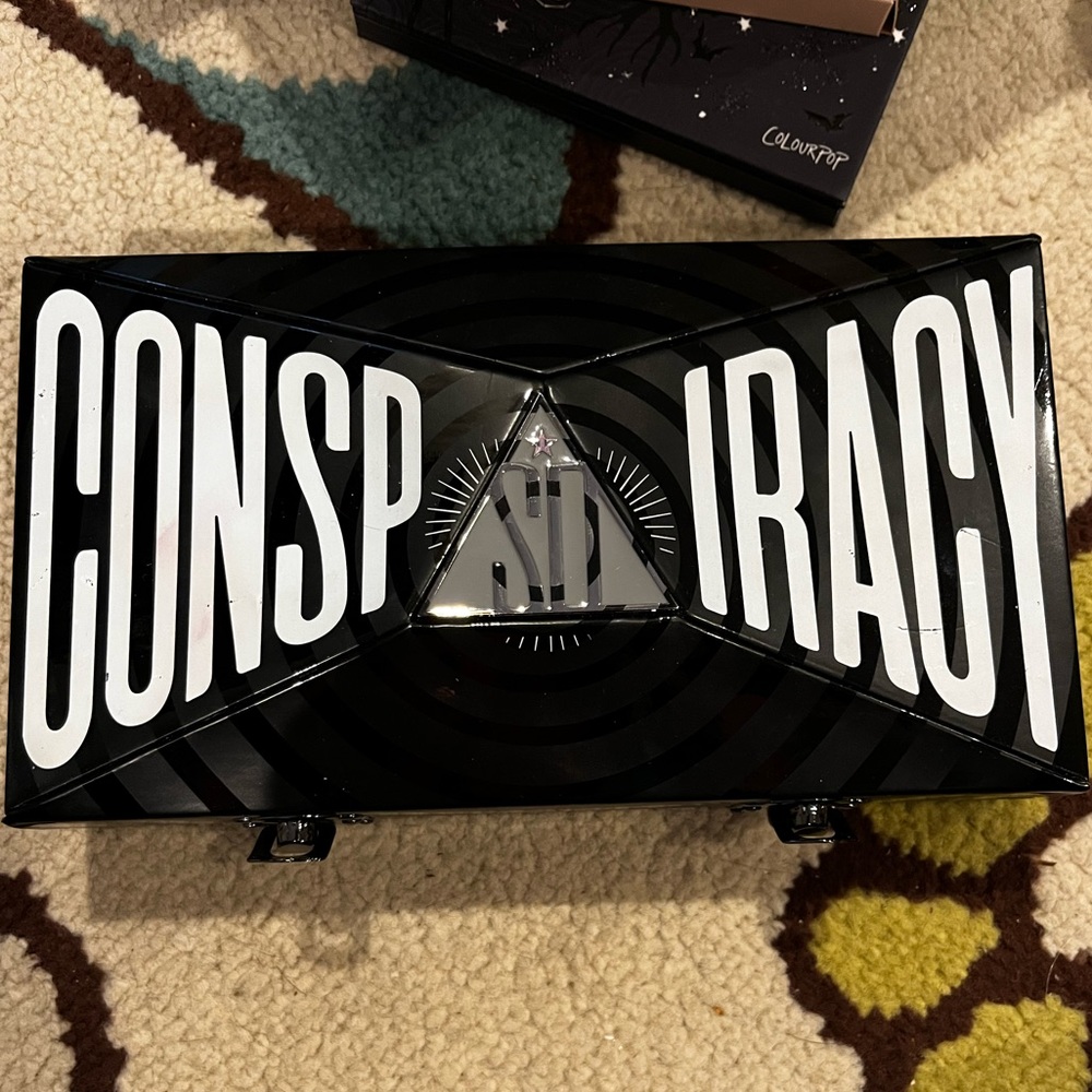 Conspiracy palette